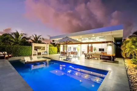 Beachside 2 Bedroom Villa With Pool And Resort Amenities - White Villas - V7 Long Bay