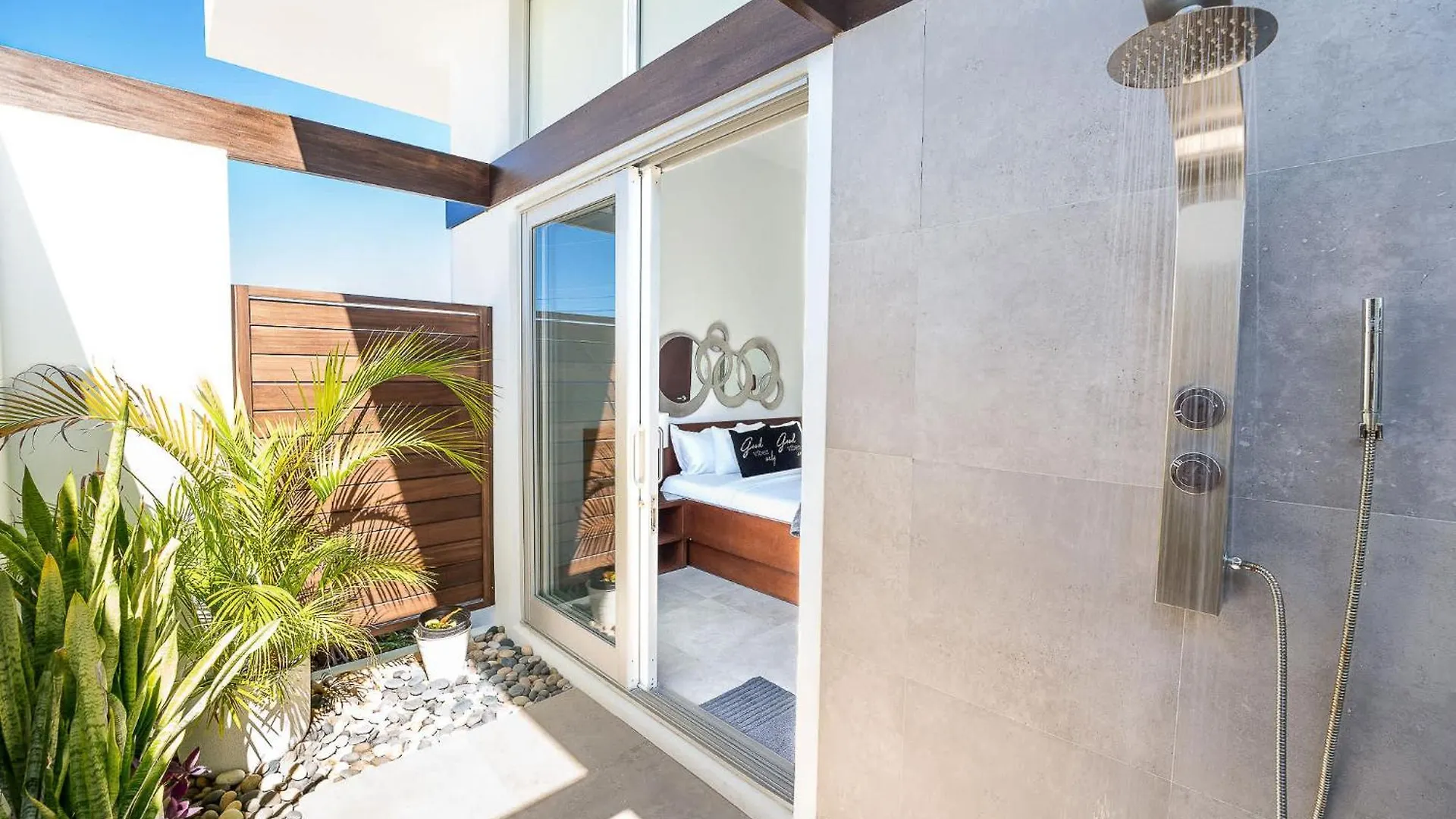 Beachside 2 Bedroom Villa With Pool And Resort Amenities - White Villas - V7 Long Bay